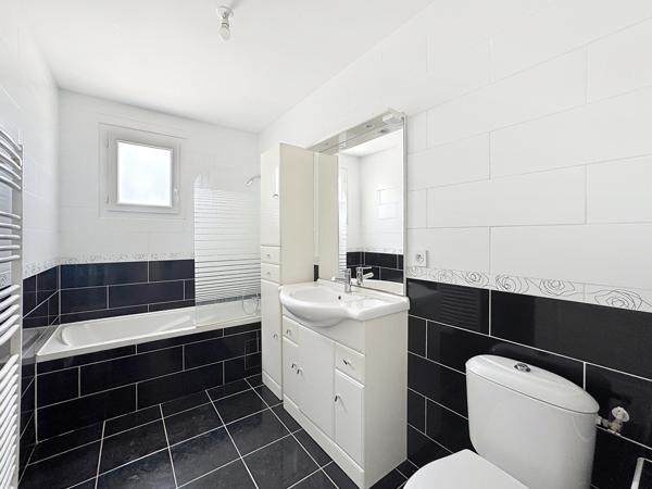 Reyrieux (01600) REYRIEUX: Maison de 2013 4 ch dt 1 pp terrain=462m²