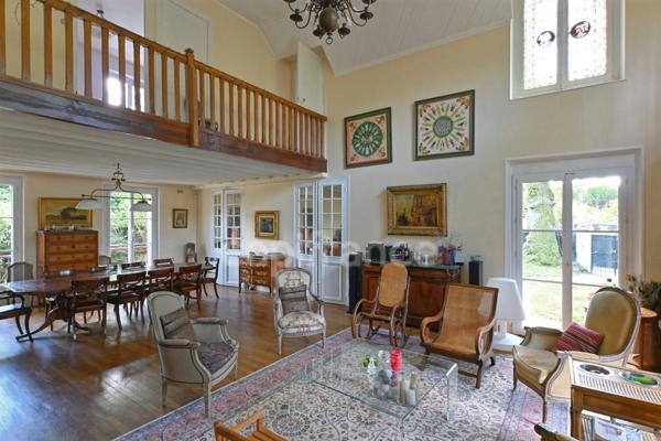 MORAINVILLIERS-BURES - Meulière à colombage du début du 20ème siècle de 243m2, terrain de 1112,00 m².