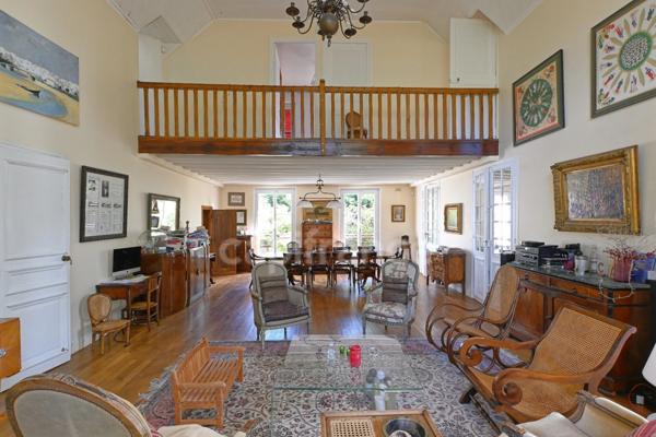 MORAINVILLIERS-BURES - Meulière à colombage du début du 20ème siècle de 243m2, terrain de 1112,00 m².