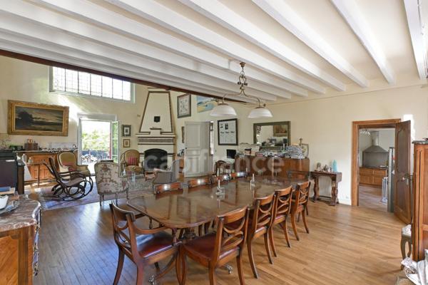 MORAINVILLIERS-BURES - Meulière à colombage du début du 20ème siècle de 243m2, terrain de 1112,00 m².