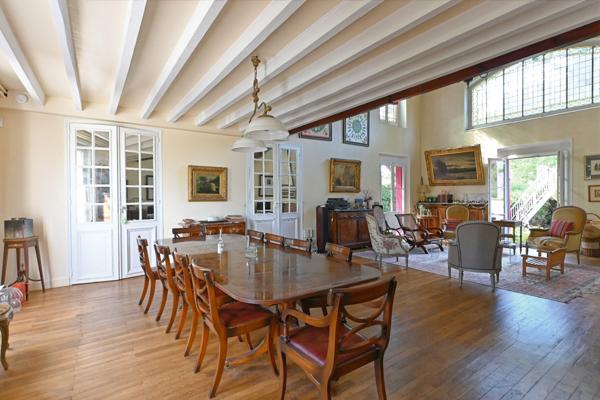 MORAINVILLIERS-BURES - Meulière à colombage du début du 20ème siècle de 243m2, terrain de 1112,00 m².