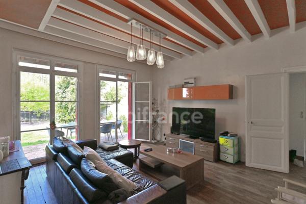 MORAINVILLIERS-BURES - Meulière à colombage du début du 20ème siècle de 243m2, terrain de 1112,00 m².