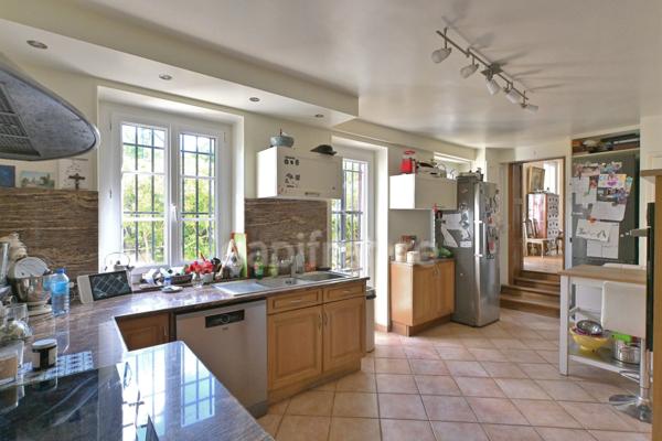 MORAINVILLIERS-BURES - Meulière à colombage du début du 20ème siècle de 243m2, terrain de 1112,00 m².