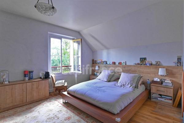 MORAINVILLIERS-BURES - Meulière à colombage du début du 20ème siècle de 243m2, terrain de 1112,00 m².