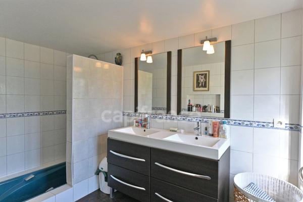 MORAINVILLIERS-BURES - Meulière à colombage du début du 20ème siècle de 243m2, terrain de 1112,00 m².