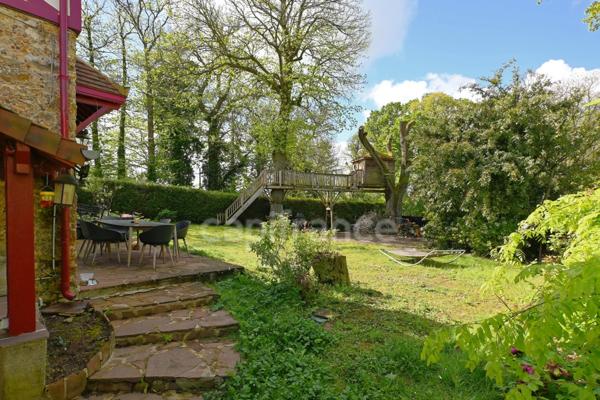 MORAINVILLIERS-BURES - Meulière à colombage du début du 20ème siècle de 243m2, terrain de 1112,00 m².