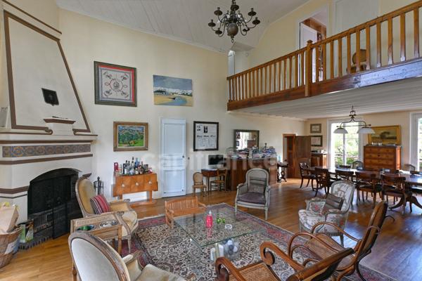 MORAINVILLIERS-BURES - Meulière à colombage du début du 20ème siècle de 243m2, terrain de 1112,00 m².