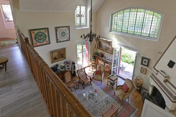 MORAINVILLIERS-BURES - Meulière à colombage du début du 20ème siècle de 243m2, terrain de 1112,00 m².