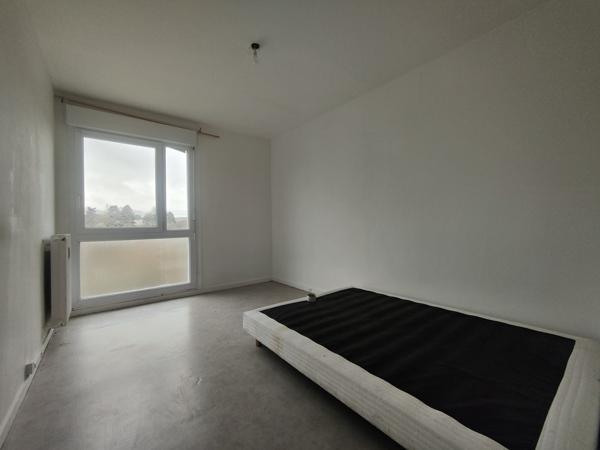 TRES BEL APPARTEMENT DE 100 M² A RAFRAICHIR, BALCON ET CAVE AVEC VUE MAGNIFIQUE SUR LA VILLE ET LA CAMPAGNE Beauvais (60000)