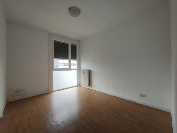 TRES BEL APPARTEMENT DE 100 M² A RAFRAICHIR, BALCON ET CAVE AVEC VUE MAGNIFIQUE SUR LA VILLE ET LA CAMPAGNE Beauvais (60000)