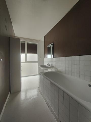 TRES BEL APPARTEMENT DE 100 M² A RAFRAICHIR, BALCON ET CAVE AVEC VUE MAGNIFIQUE SUR LA VILLE ET LA CAMPAGNE Beauvais (60000)