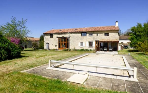 Vente Maison rénové(e) Chef-boutonne   