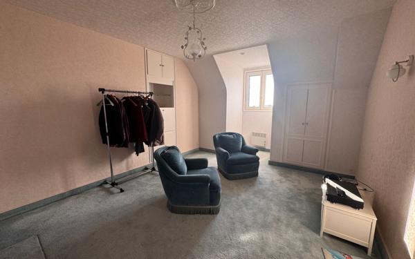 Maison à vendre    5 pièces • 167 m2 Rostrenen