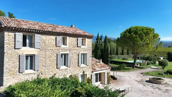 Mas provençal avec vue sur le Mont Ventoux