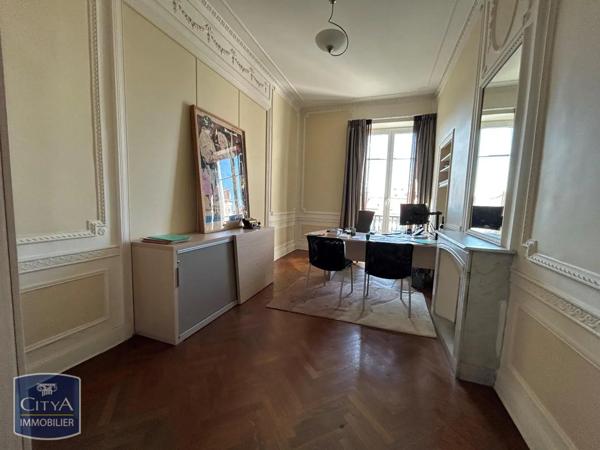 Local commercial à louer 166m²