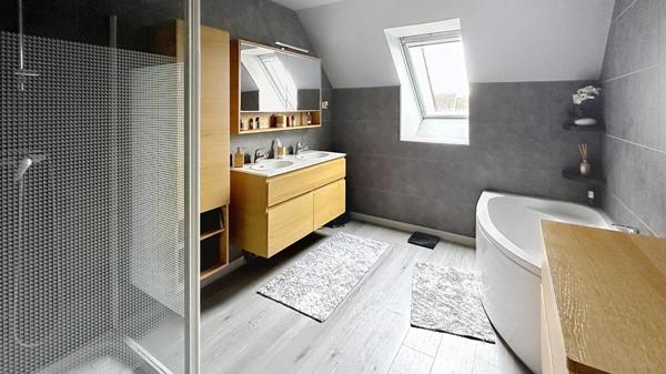 Maison d'environ 130 M2 au sol sur 238 m2 de terrain