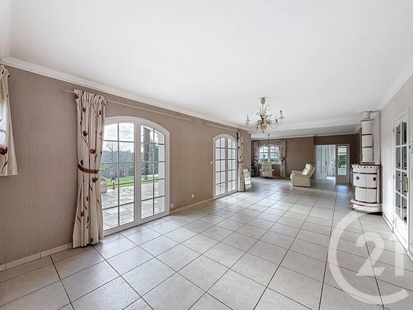Maison à vendre  6 pièces - 205 m 2   LANNION  - 22