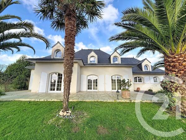 Maison à vendre  6 pièces - 205 m 2   LANNION  - 22