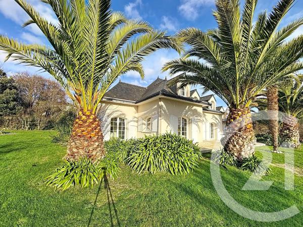 Maison à vendre  6 pièces - 205 m 2   LANNION  - 22