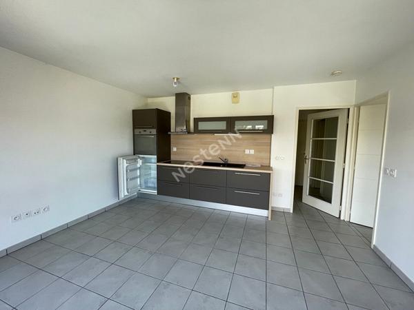 Appartement avec une chambre et un balcon, à proximité clinique mermoz