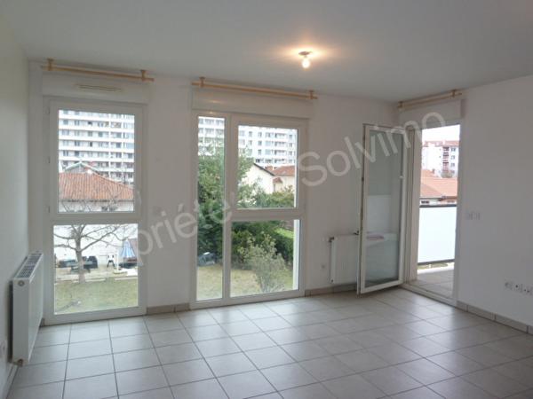 Appartement avec une chambre et un balcon, à proximité clinique mermoz