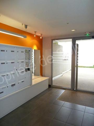 Appartement avec une chambre et un balcon, à proximité clinique mermoz