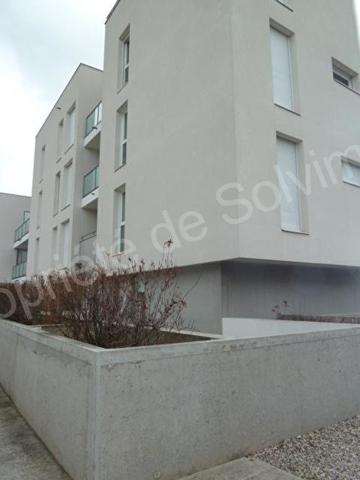 Appartement avec une chambre et un balcon, à proximité clinique mermoz