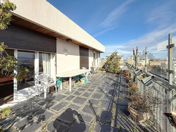 SOUS COMPROMIS - DANTON 128 m² dernier étage très lumineux, terrasse, vue, 2 caves, 2 stationnements