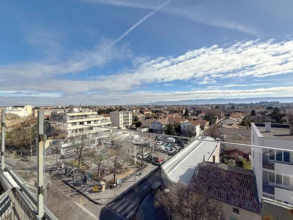 SOUS COMPROMIS - DANTON 128 m² dernier étage très lumineux, terrasse, vue, 2 caves, 2 stationnements