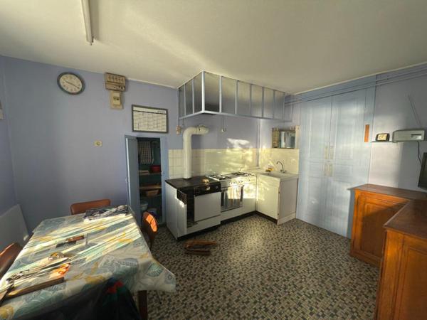 MAISON TRÈS SAINE AVEC DÉPENDANCES ? 4 CHAMBRES ? 893 m² DE TERRAIN