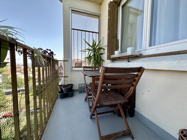 T4 ou grand T3 avec garage et balcon - Clermont-Province T4 ou grand T3 avec garage et balcon