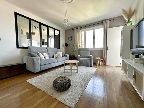 T4 ou grand T3 avec garage et balcon - Clermont-Province T4 ou grand T3 avec garage et balcon