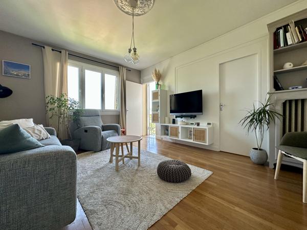 T4 ou grand T3 avec garage et balcon - Clermont-Province T4 ou grand T3 avec garage et balcon