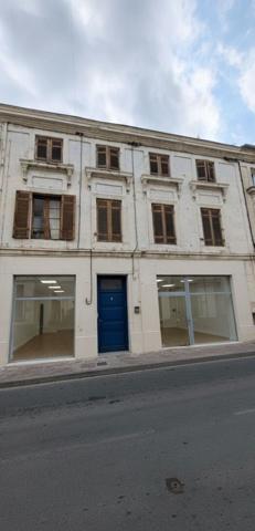 Immeuble à vendre au coeur de Montpon-Ménestérol - 6 pièces, 200 m² - Travaux à prévoir