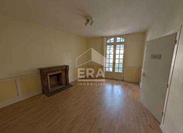 Immeuble à vendre au coeur de Montpon-Ménestérol - 6 pièces, 200 m² - Travaux à prévoir