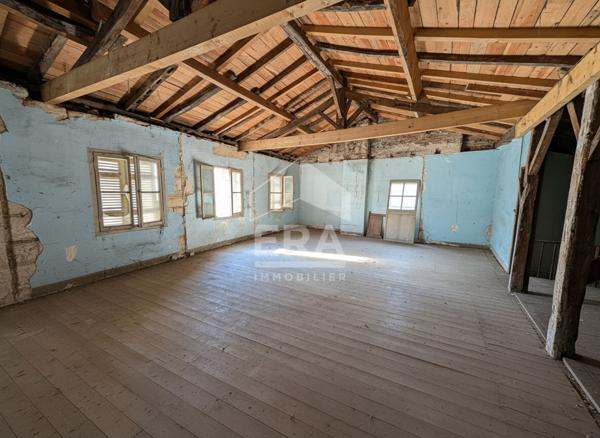 Immeuble à vendre au coeur de Montpon-Ménestérol - 6 pièces, 200 m² - Travaux à prévoir