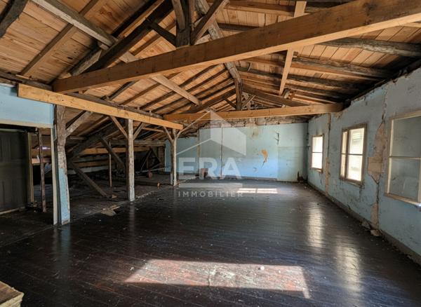 Immeuble à vendre au coeur de Montpon-Ménestérol - 6 pièces, 200 m² - Travaux à prévoir