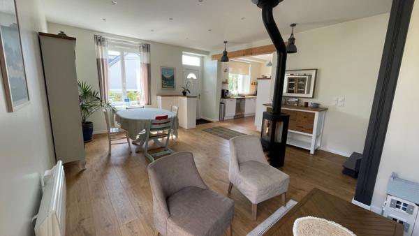 A VENDRE - Charmante maison en pierre en excellent état à proximité du bourg de PLOEMEL