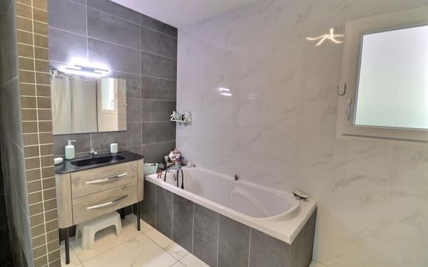 Maison à vendre    5 pièces • 123 m2 Arandon