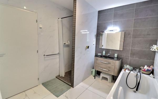 Maison à vendre    5 pièces • 123 m2 Arandon