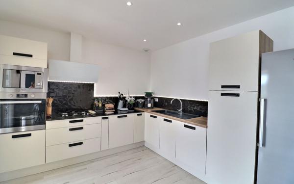 Maison à vendre    5 pièces • 123 m2 Arandon