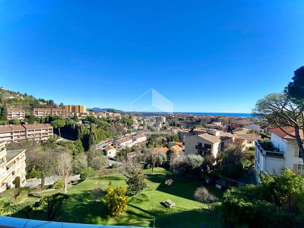 Appartement 2 pièces à vendre à Vence avec vue mer et verdure