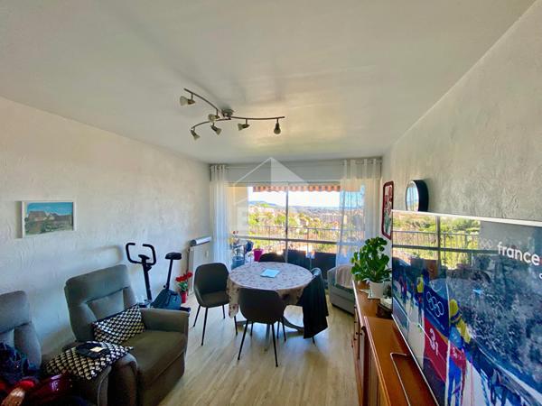 Appartement 2 pièces à vendre à Vence avec vue mer et verdure