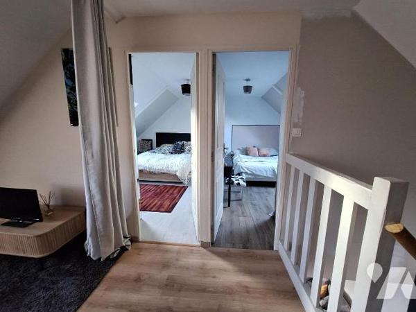 Maison d'habitation comprenant :
- au rez-de-chaussée : une grande pièce de vie consistant en ...