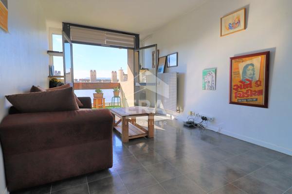 A Louer EN EXCLUSIVITÉ GRAND T2  PROCHE FACULTÉ TIMONE  LUMINEUX  TRAVERSANT SUD CALME  2 BALCONS  IDÉAL INVESTISSEUR