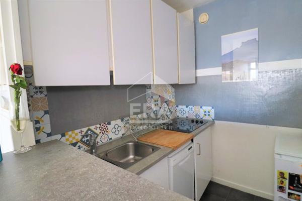 A Louer EN EXCLUSIVITÉ GRAND T2  PROCHE FACULTÉ TIMONE  LUMINEUX  TRAVERSANT SUD CALME  2 BALCONS  IDÉAL INVESTISSEUR