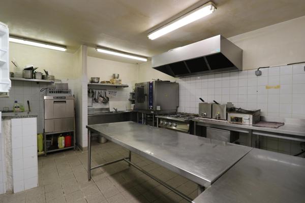 La Roque d'Anthéron maison et commerce de 129m²