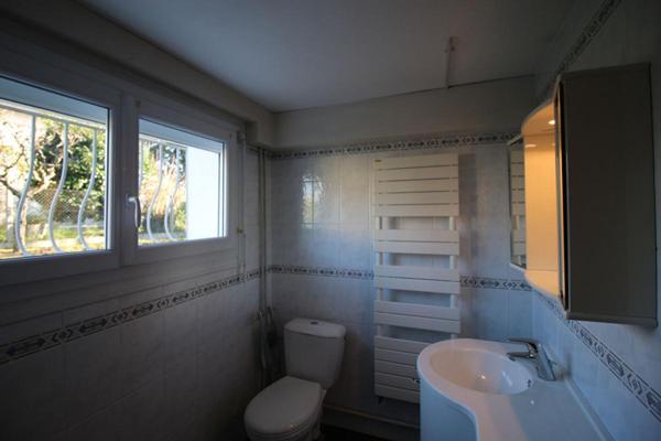 Maison à La Roche Chalais 6 pièce(s) d'environ 170 m2 habitables, avec garage et jardin