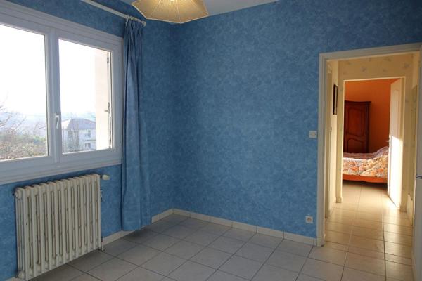 Maison à La Roche Chalais 6 pièce(s) d'environ 170 m2 habitables, avec garage et jardin