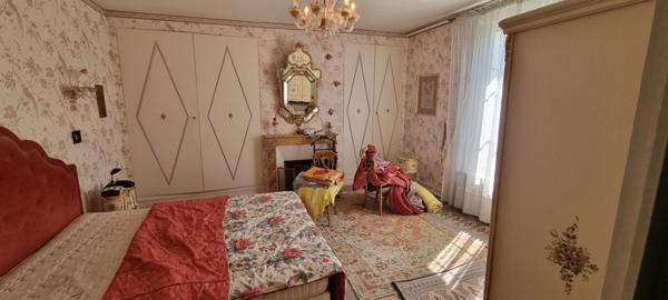 UNE MAISON DE VILLE BOURGEOISE AVEC PISCINE ET GARAGES EN CENTRE VILLE DE BLOIS 219.58 m2